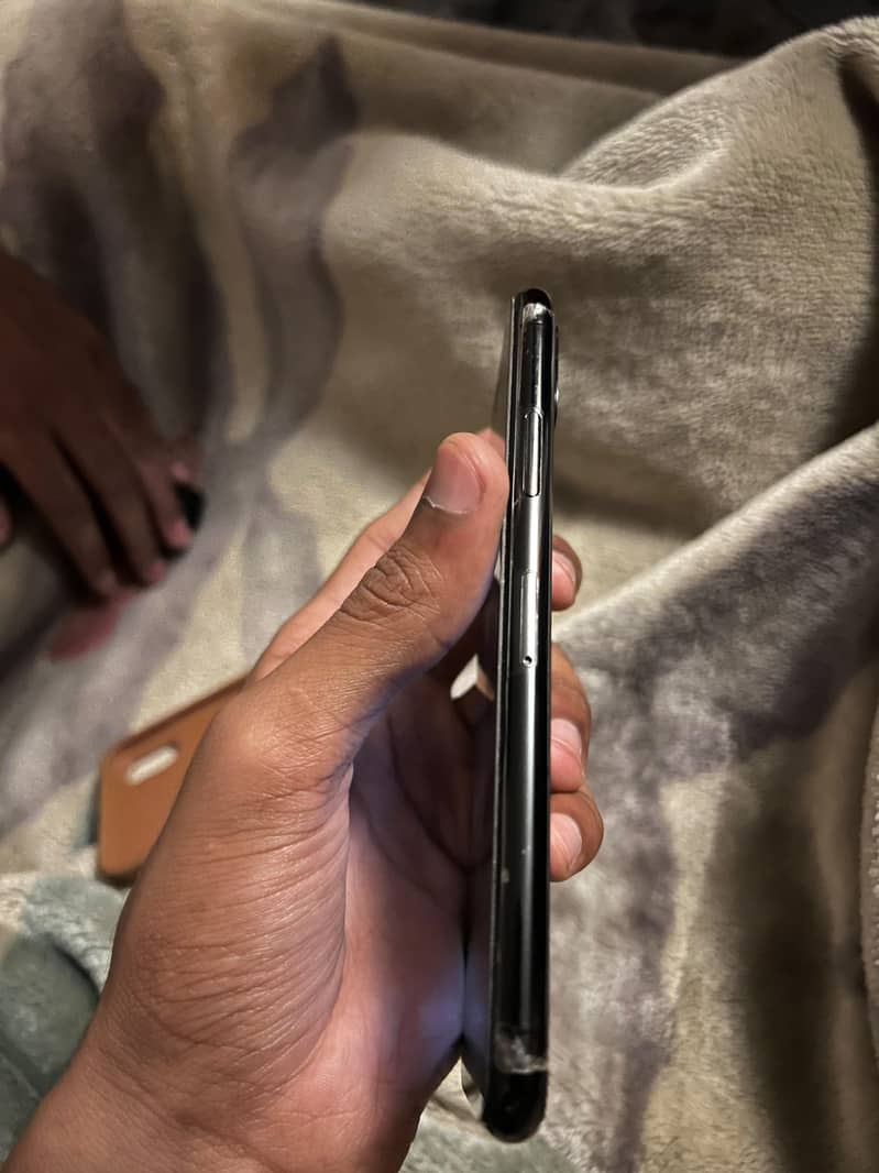 Apple iPhone X 0