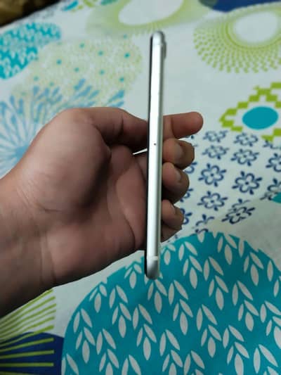 Apple iPhone SE 2 jv white colour