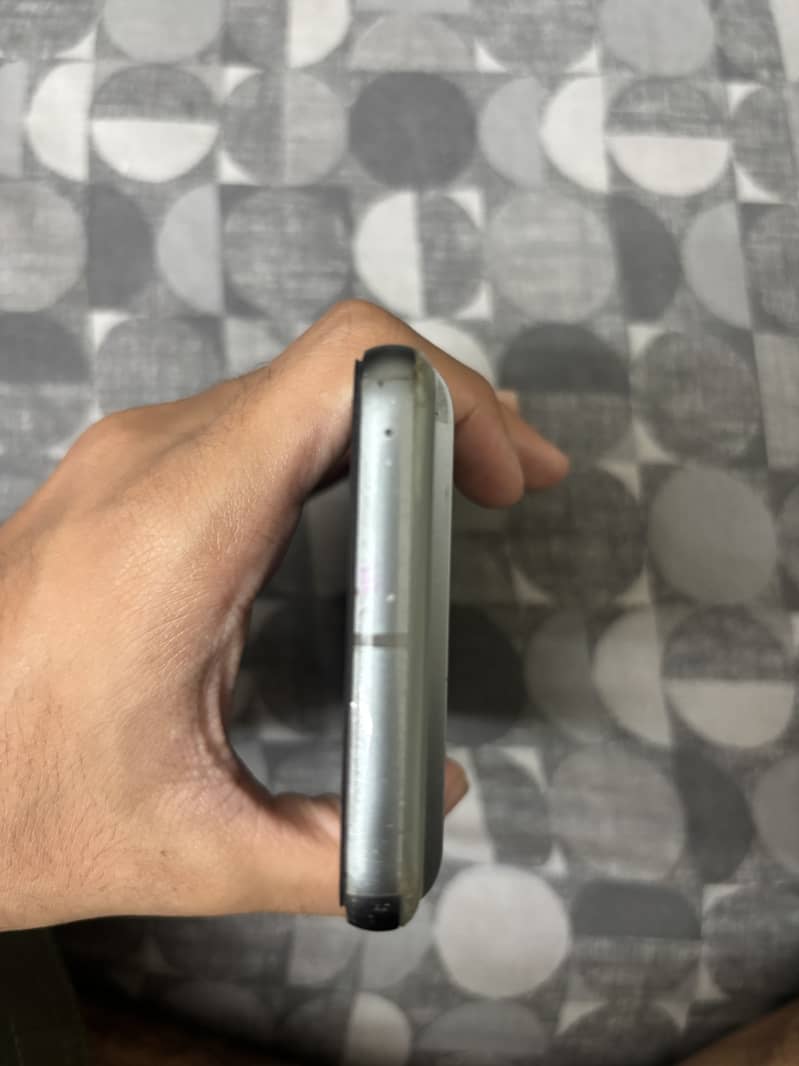 Google Pixel 8 4