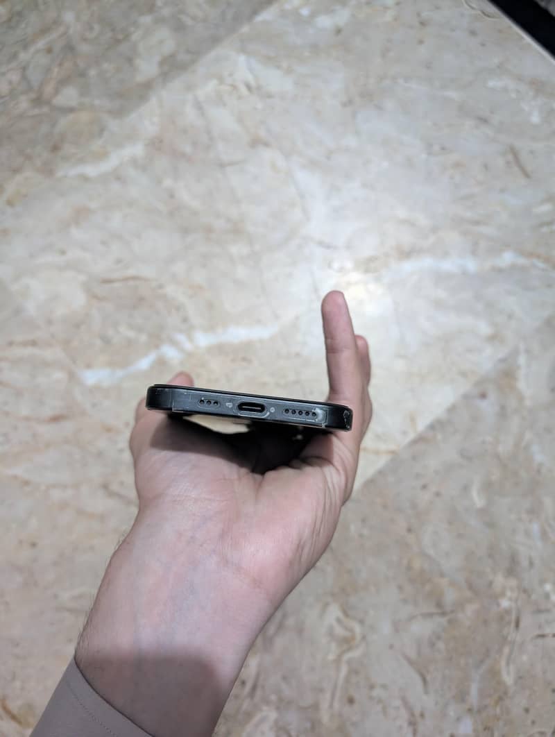 Apple iPhone 15 6