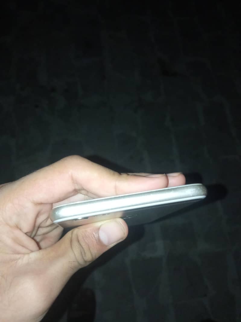 Apple iPhone 6S Plus 4