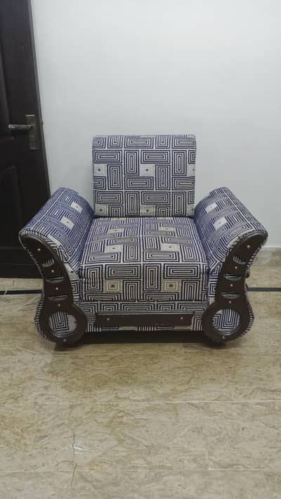 2 Single Sofa In Good Condition