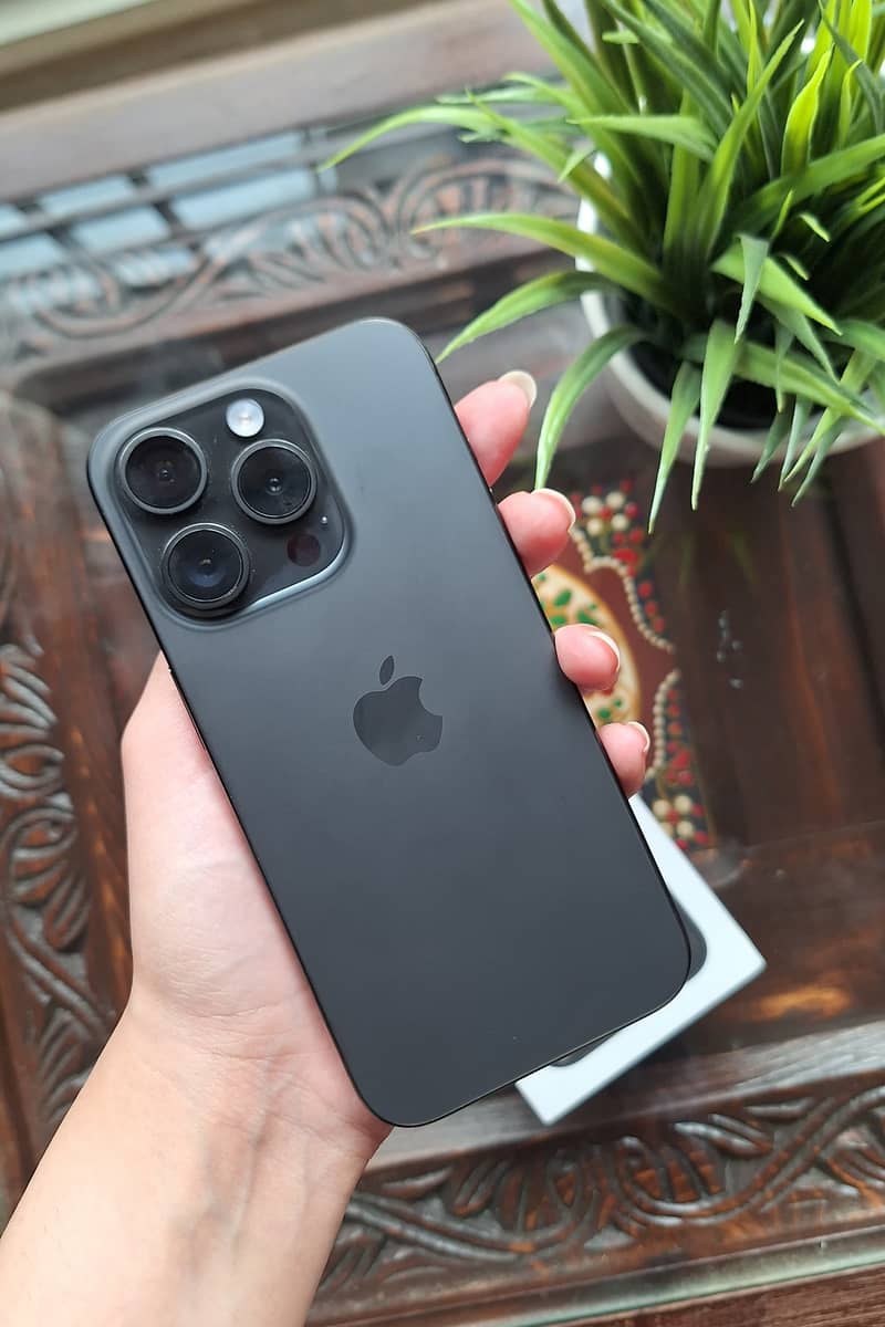 Apple iPhone 15 Pro 3