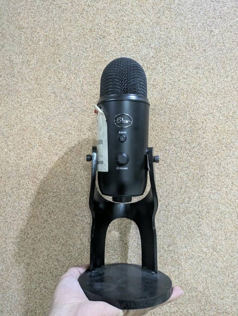 Blue yeti ( Logitech) 1