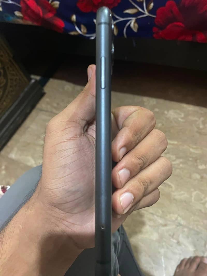 Apple iPhone 11 8