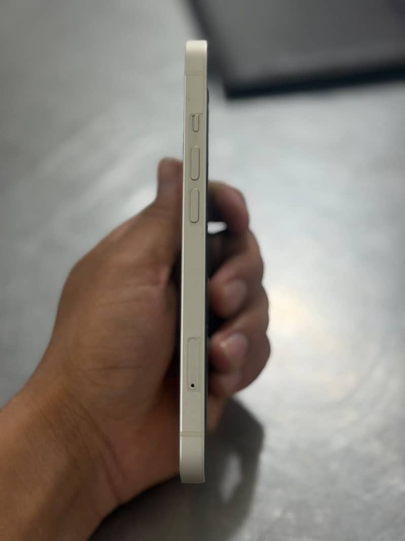 Apple iPhone 13 2