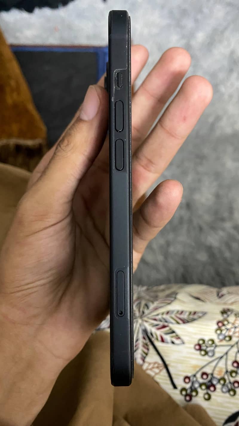Apple iPhone 15 4