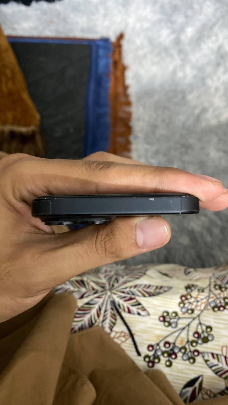 Apple iPhone 15 5