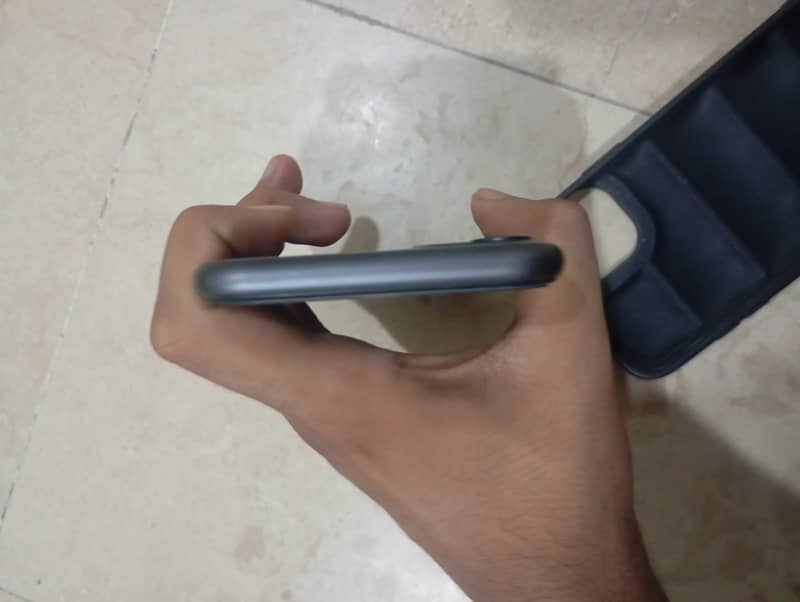 Apple iPhone 11 0