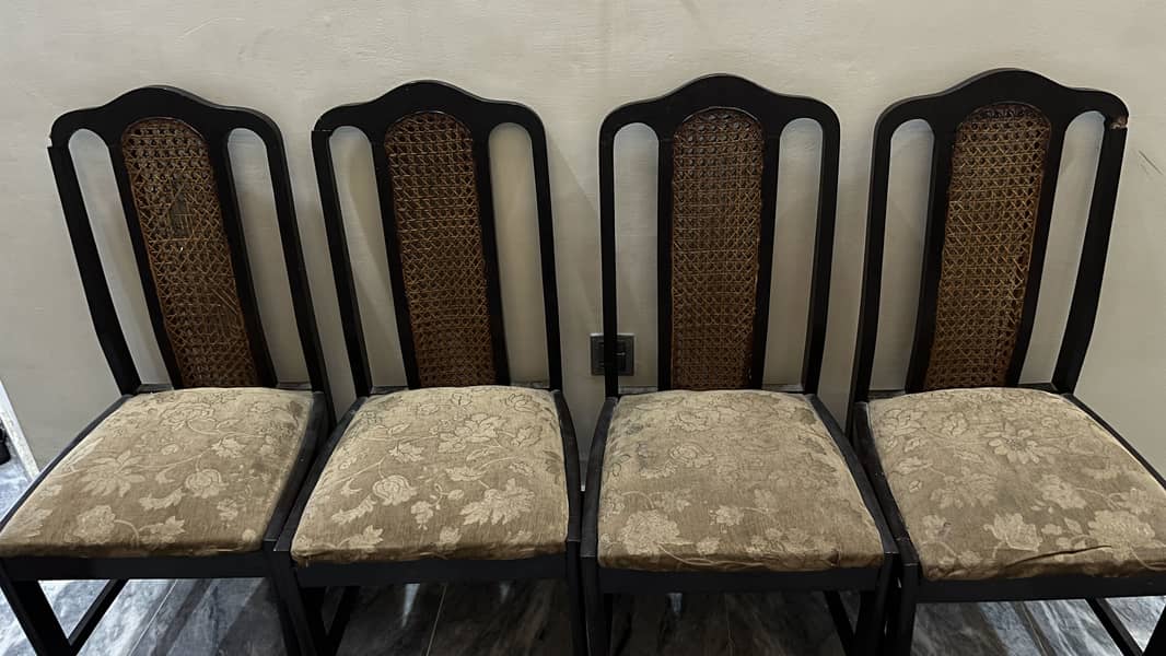 6 seater Dining table set . 3