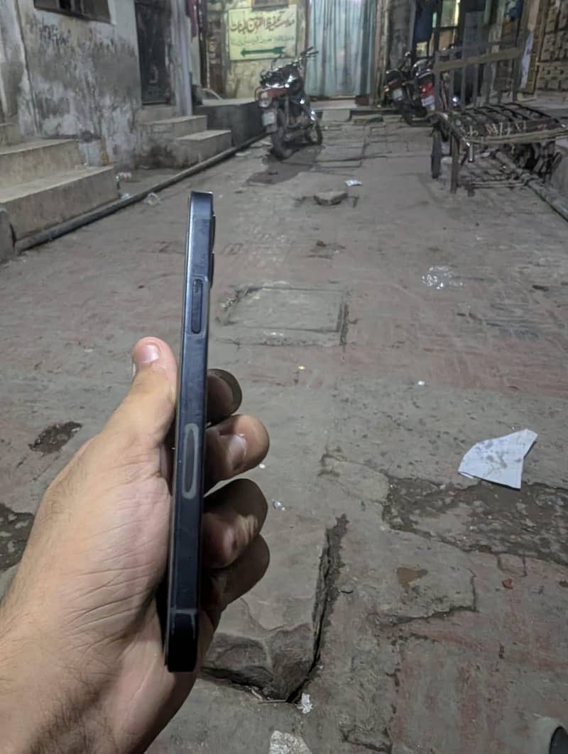 Apple iPhone 12 1