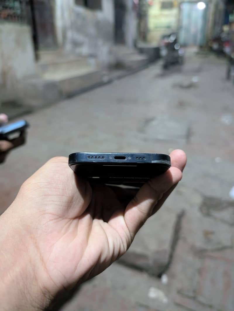 Apple iPhone 12 3