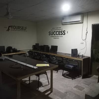 Gulshan Iqbal block 2 2 Bed DD 200 square yards Commercial space Demand 1 Lac 2nd floor  Like Independent House  *Code(16861)*