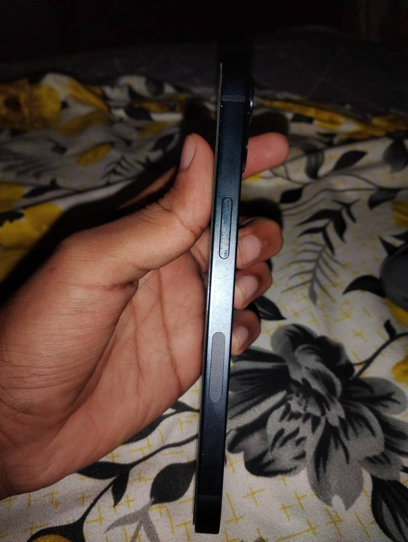 Apple iPhone 13 1