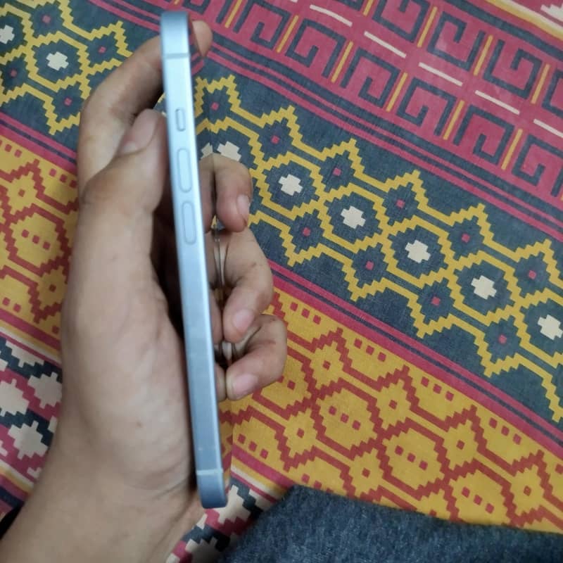 Apple iPhone 15 3
