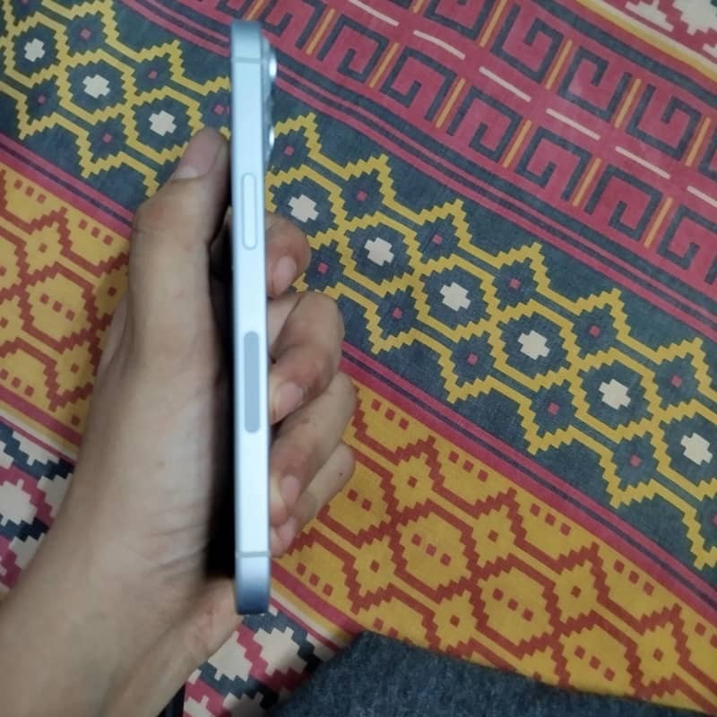 Apple iPhone 15 4