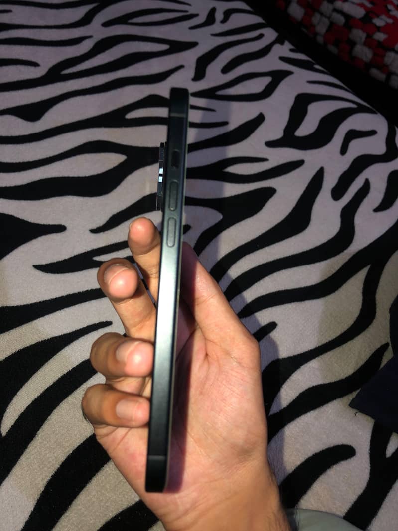 iPhone 16 Plus JV 6