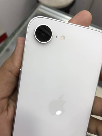 iPhone 16e