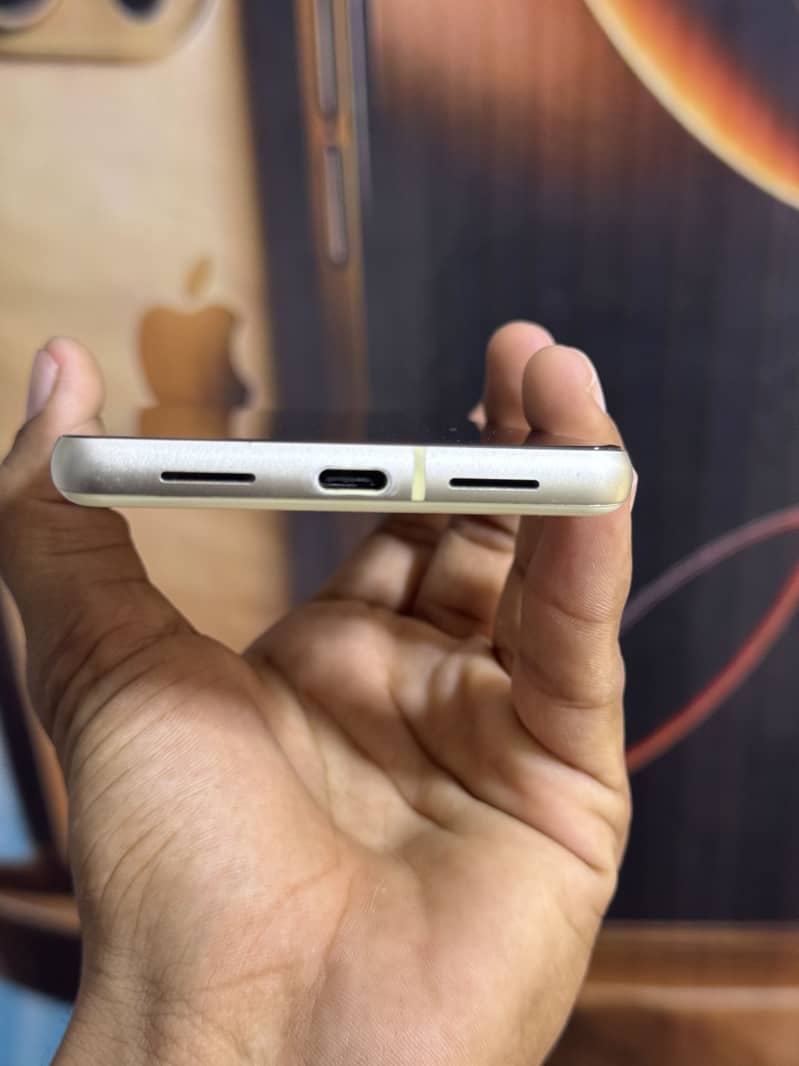 Google Pixel 7 4