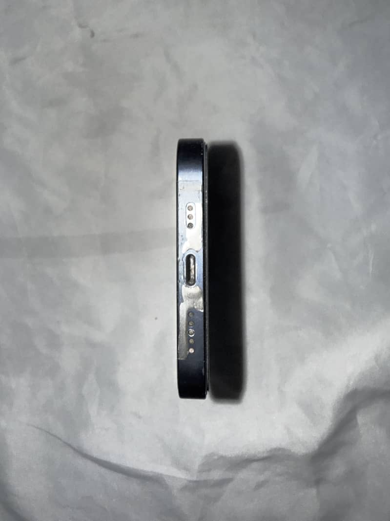 Apple iPhone 12 3