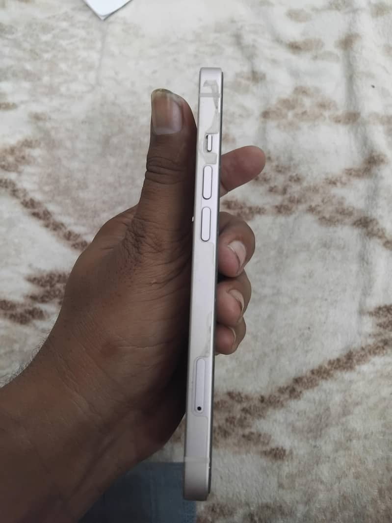 Apple iPhone 13 1