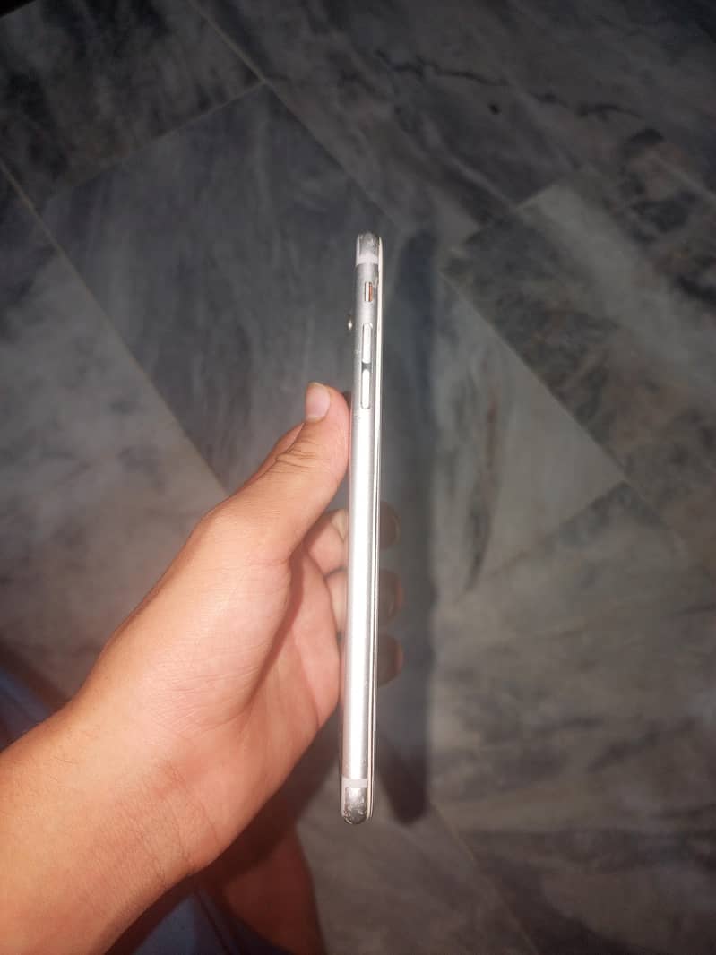 iPhone 0