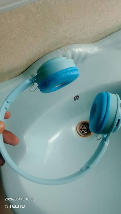 earbuds hy brand new bais wly hy buying in dubi