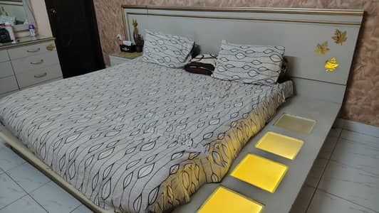 Bed set and dressing table for Sale