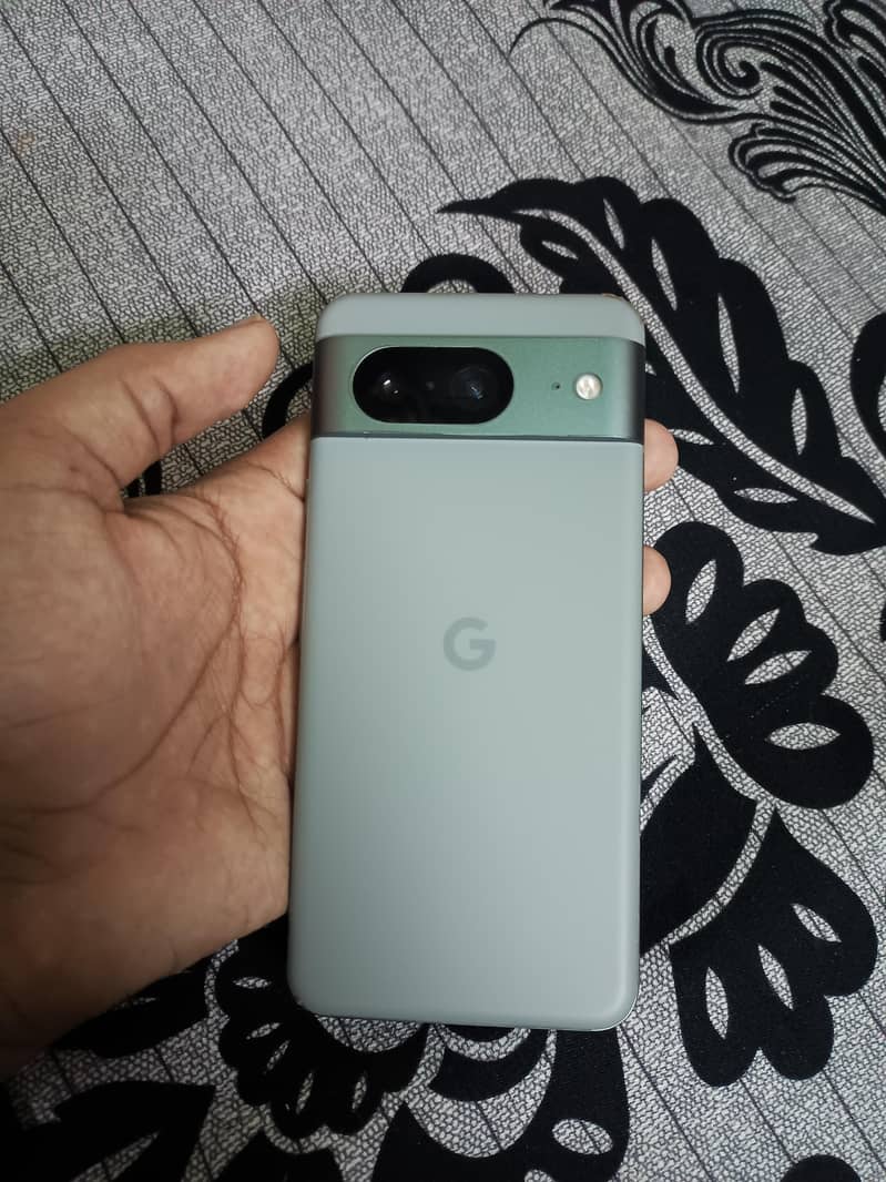 Google Pixel 8 4