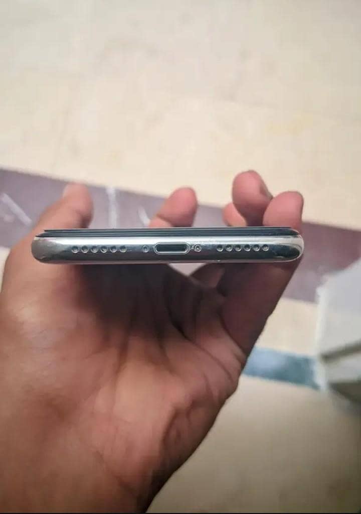 Apple iPhone X 5