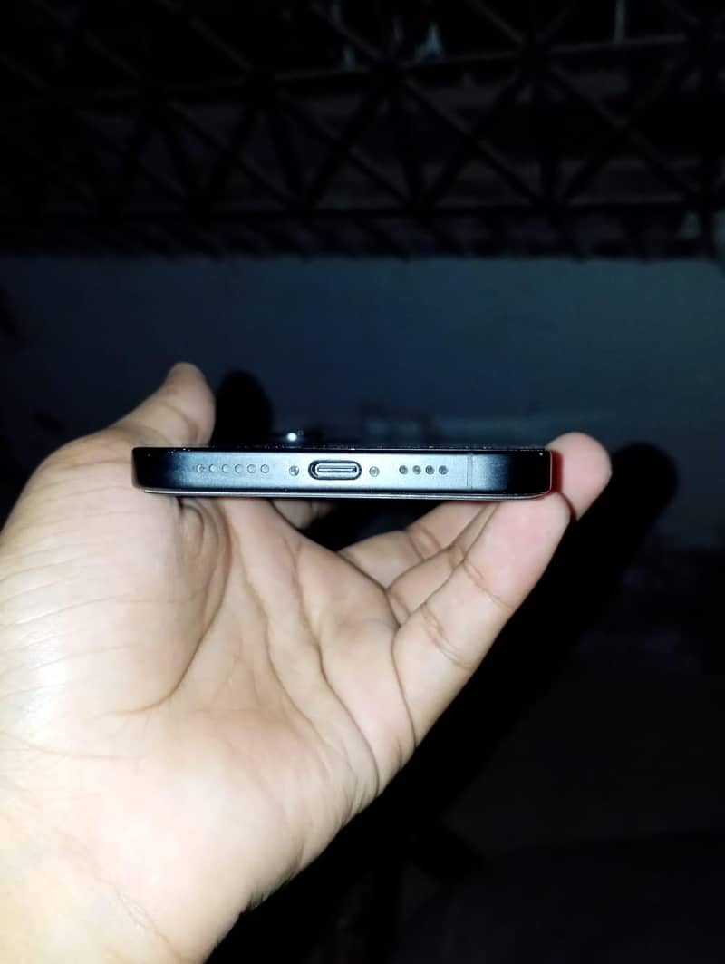 Apple iPhone 16 Plus 2