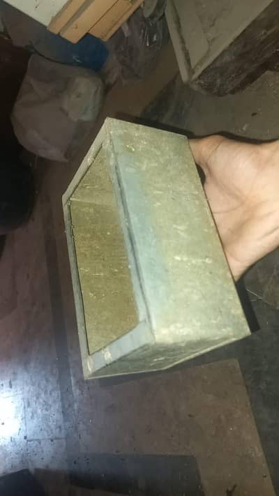 Metal daana box for birds