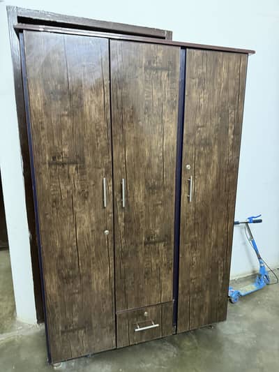 Wood Almari 6 by 4  feet  condition 10 by 9
