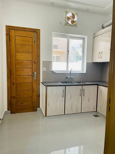 GOOD LOCATION, 5 MARLA HOUSE AVAILABLE FOR SALE