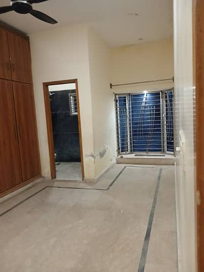 7.5 Marla Upper Portion Available for Rent All facilities available e. t. c