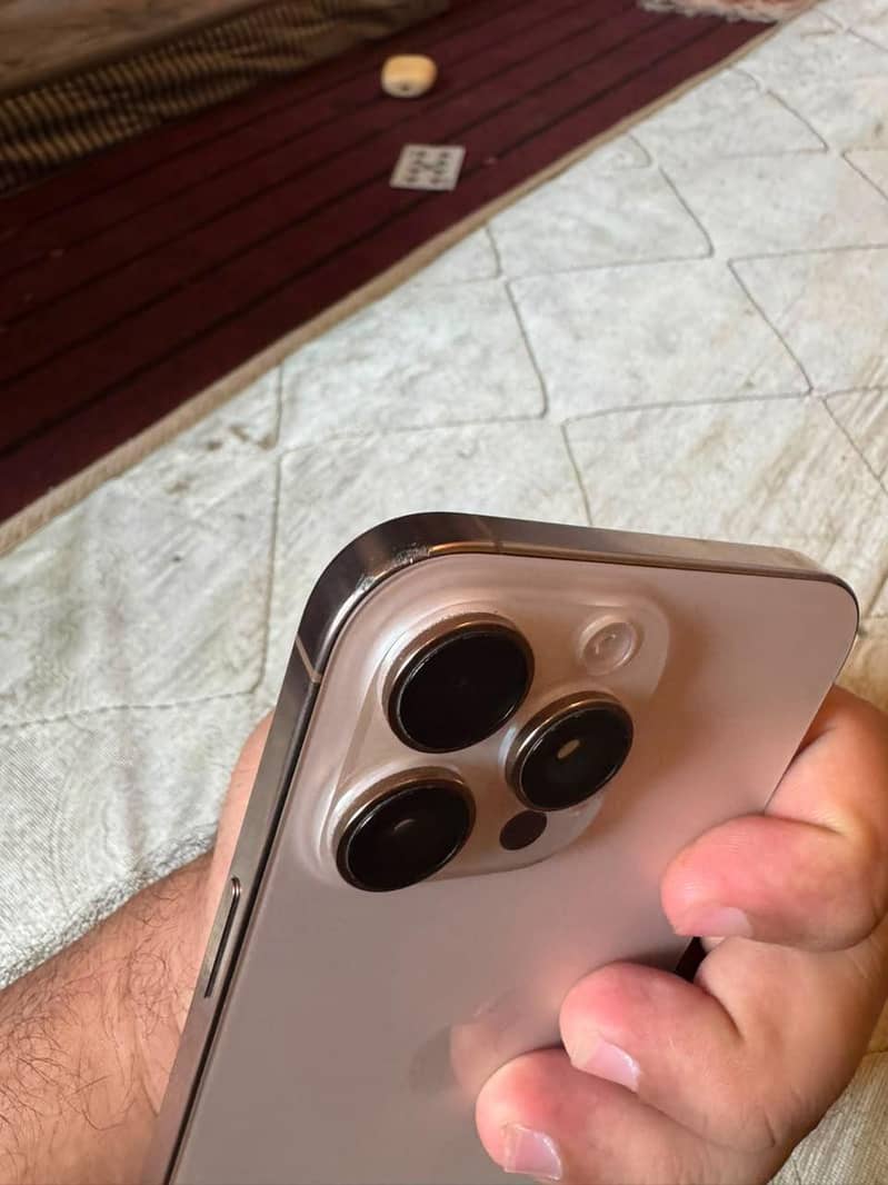 Apple iPhone 16 Pro Max 1