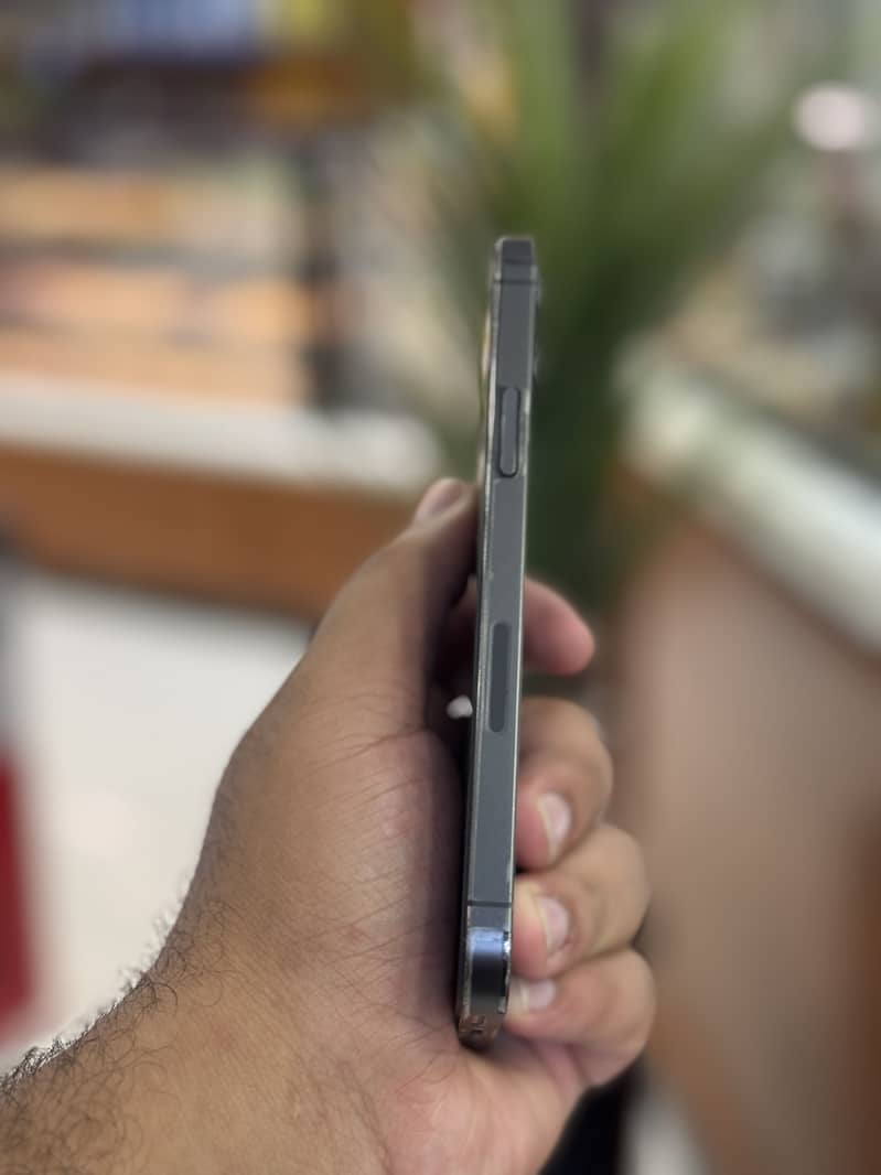 Apple iPhone 12 Pro 4