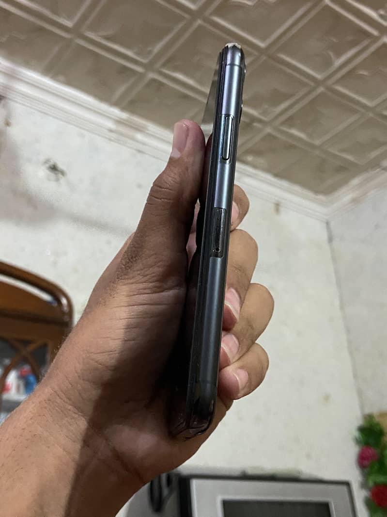 Apple iPhone 11 Pro 1