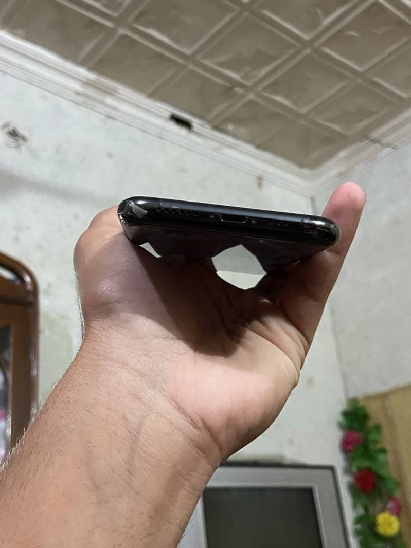 Apple iPhone 11 Pro 2