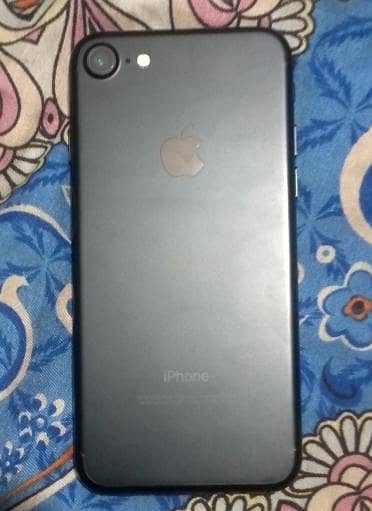 Apple iPhone 7 2