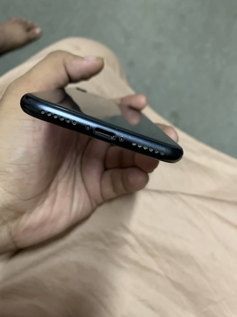 Apple iPhone SE 0