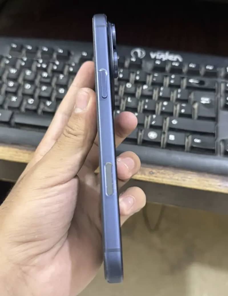 Apple iPhone 17 Pro Max 4