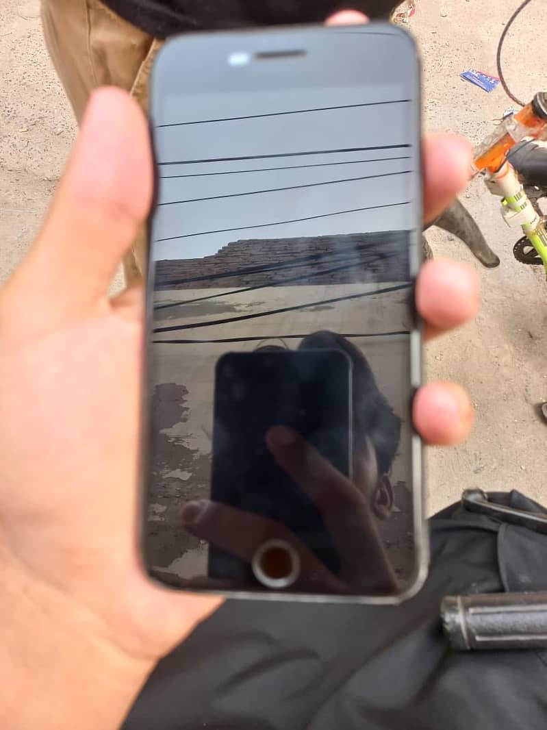 Apple iPhone 7 Plus 2