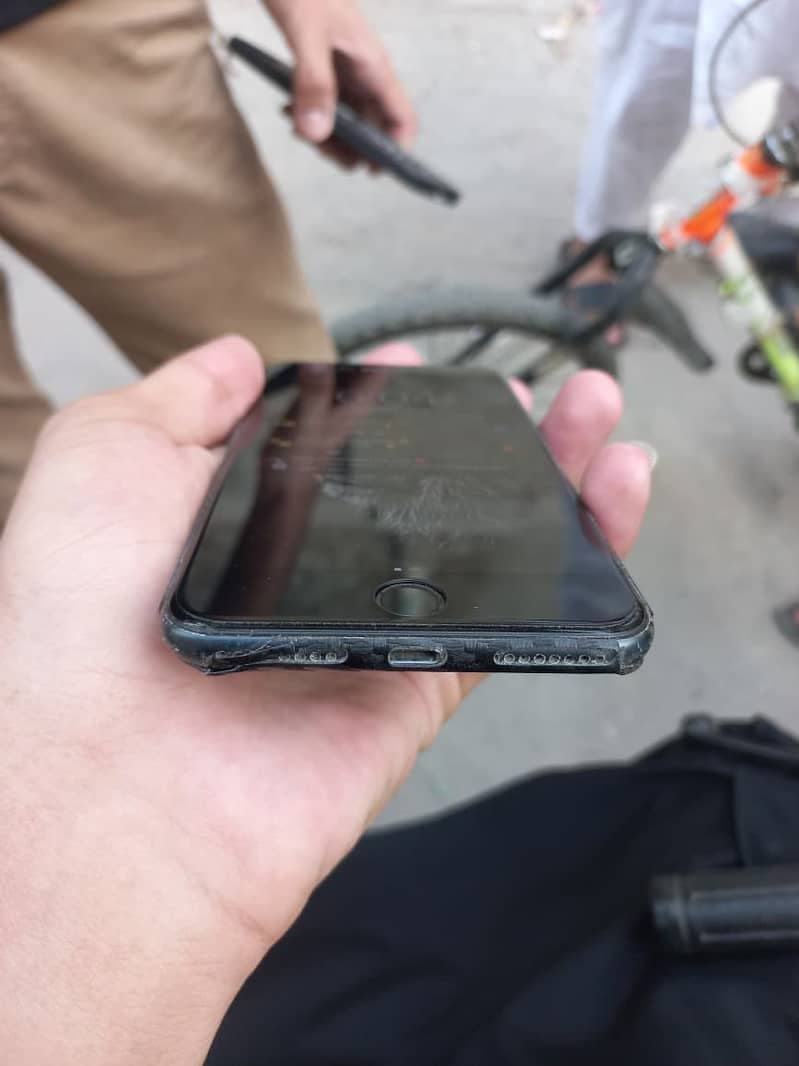 Apple iPhone 7 Plus 3