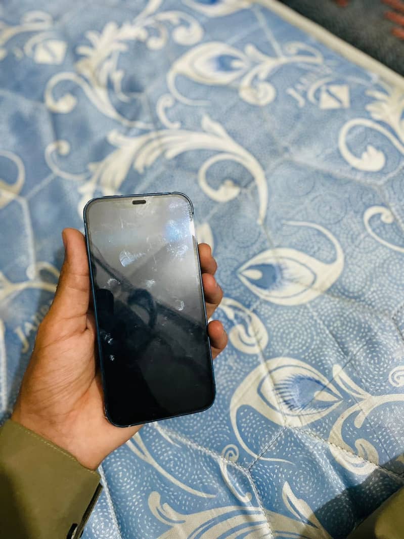 Apple iPhone 12 4