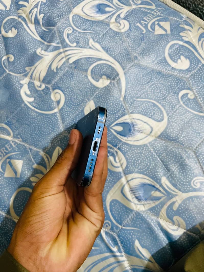 Apple iPhone 12 5