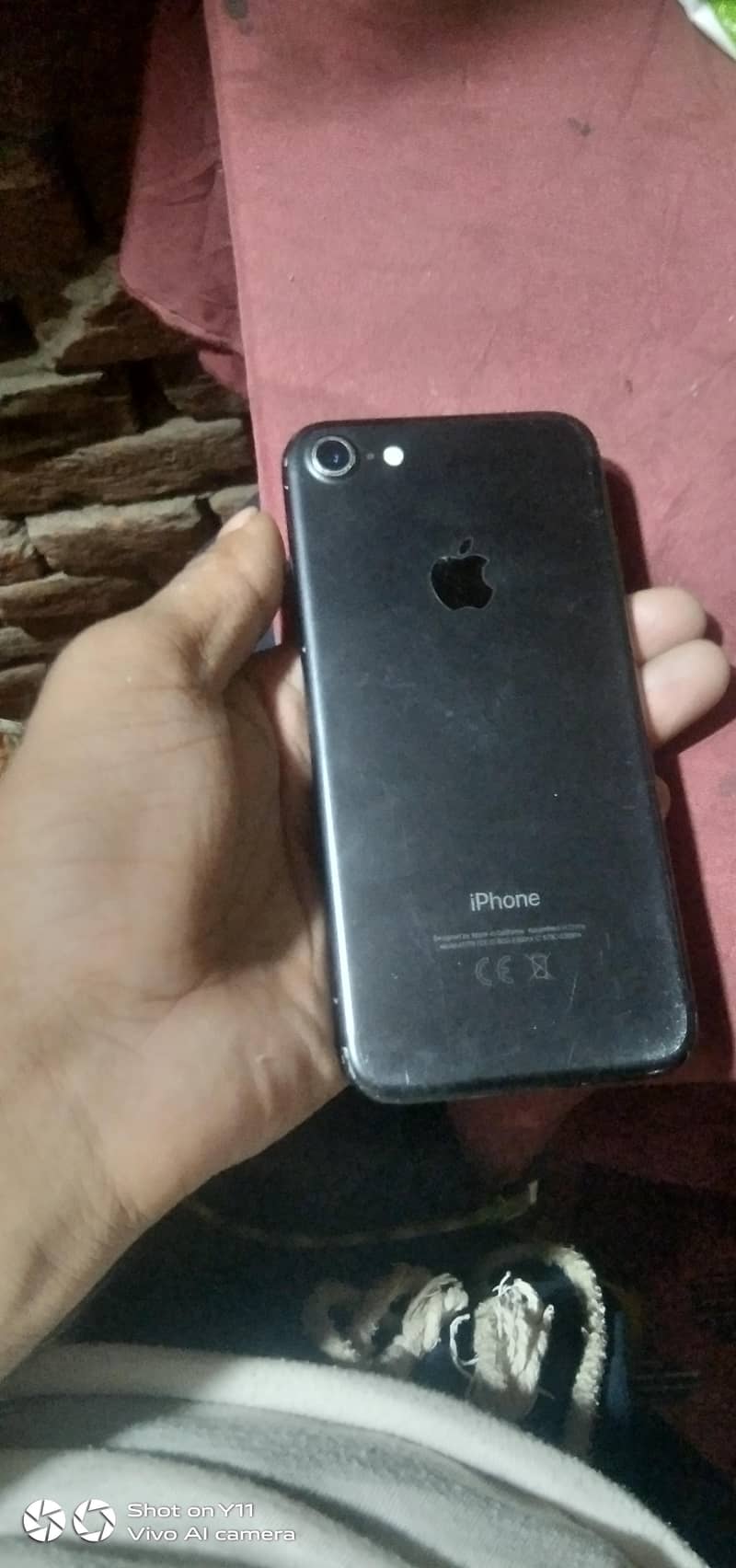 Apple iPhone 7 0