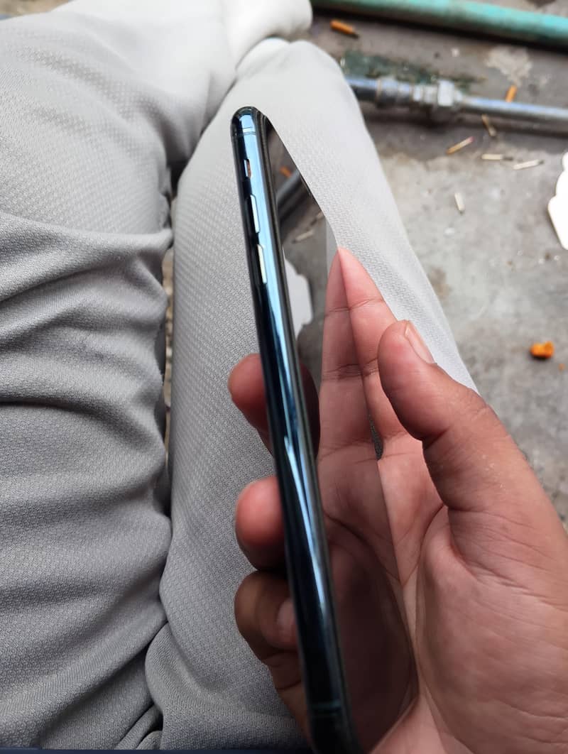 Apple iPhone 11 Pro Max 3
