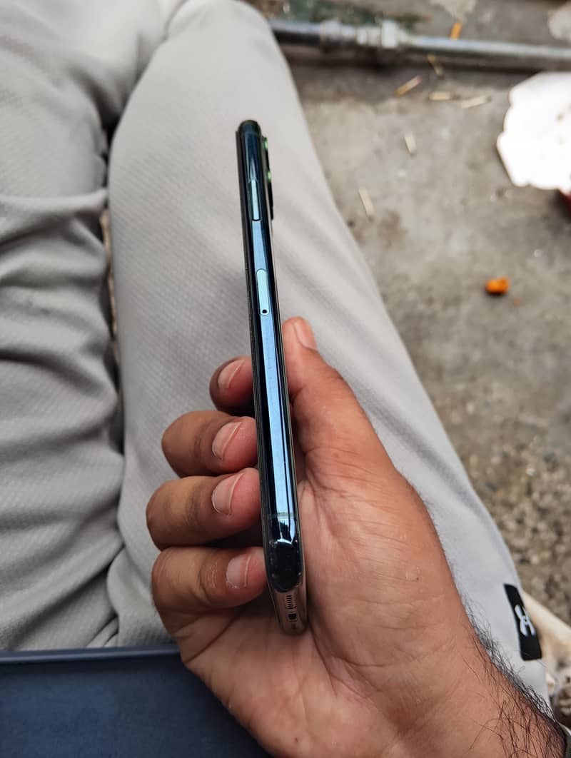 Apple iPhone 11 Pro Max 6