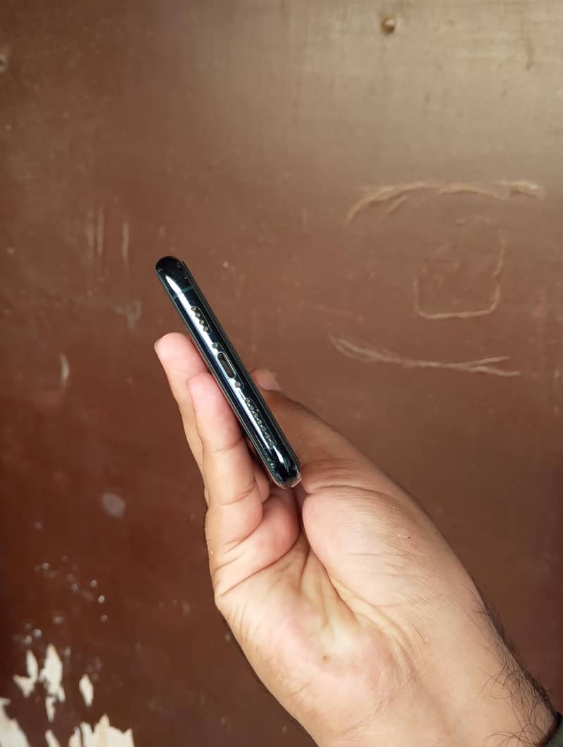 Apple iPhone 11 Pro Max 10